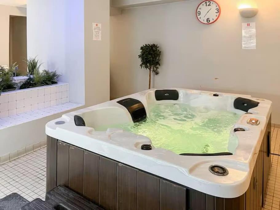 Strathmore Apt Scarborough, Pool, Gym, Parking 外观 照片